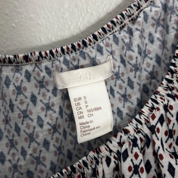 H&M Women Small Print Pleated Off Shoulder Blouse Ruffle Neck - Picture 5 of 8